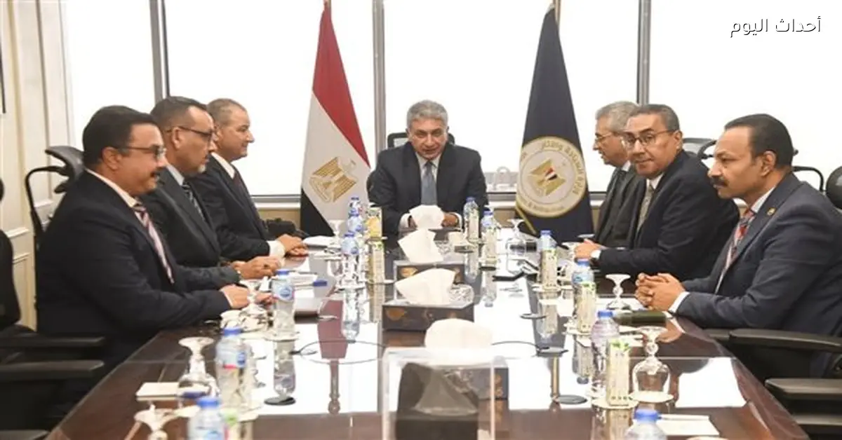 وزير السياحة يلتقي قيادات الآثار لتعزيز الأداء والحفاظ على التراث