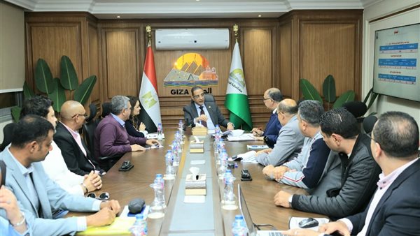 محافظ الجيزة يتابع إنجاز مشروعات حي إمبابة