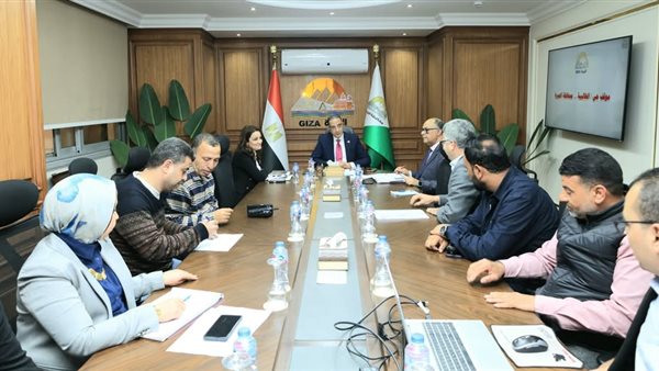 محافظ الجيزة يتابع تطوير خدمات حي الطالبية وحلول للصرف الصحي