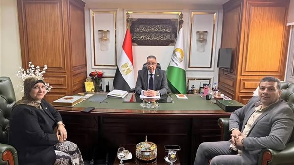 محافظ الجيزة يناقش دعم الكوادر التمريضية وتحسين بيئة العمل