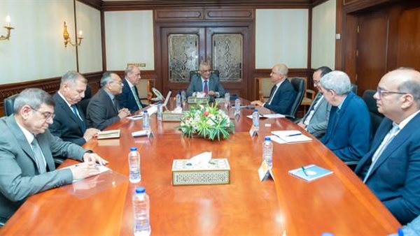 وزير الإنتاج الحربي يبحث تعزيز التصنيع مع رئيس اتحاد الصناعات المصرية