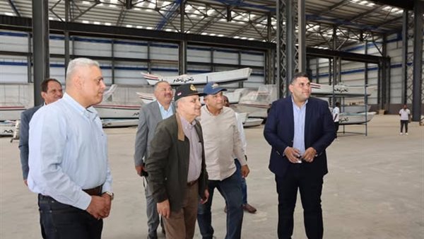 أسامة ربيع يزور قاطرات «عزم» وسفن الصيد في البحر الأحمر