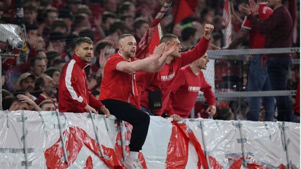 بايرن ميونيخ يعتذر لجماهيره بعد إصابة مصورين في مباراة ريال مدريد بدوري الأبطال