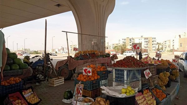 حملات لرفع الإشغالات بحي فيصل وإعادة الانضباط للشارع