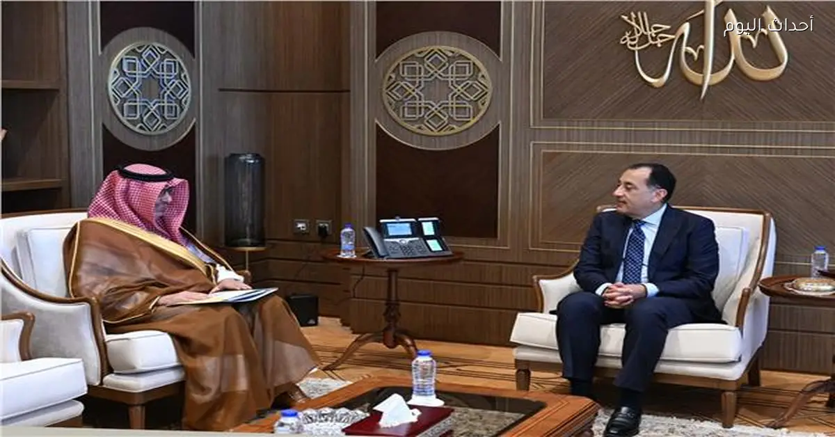 رئيس الوزراء يلتقي سفير السعودية لبحث سبل التعاون المشترك