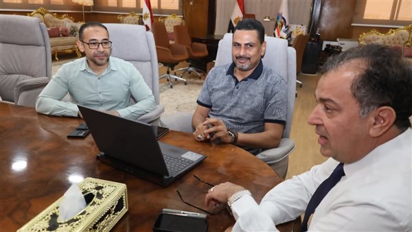 رئيس جامعة قنا يراجع إطلاق تطبيق حوكمة القيادات الجامعية