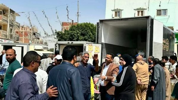 قافلة غذائية كبيرة في السويس لمواجهة ارتفاع الأسعار