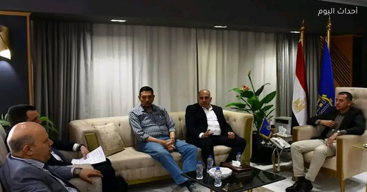 محافظ أسوان يبحث التنسيق مع وفد النقل النهرى