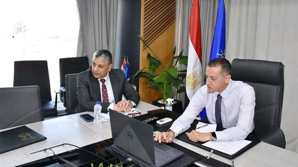 محافظ أسوان يشارك في لقاء تطوير الحماية الاجتماعية عبر الفيديو كونفرانس