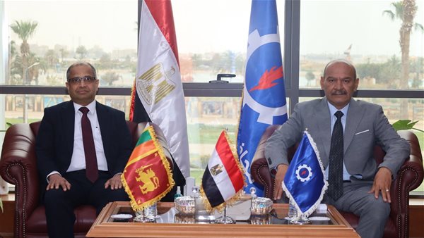 محافظ السويس وسفير سريلانكا يبحثان تعزيز التعاون التجاري