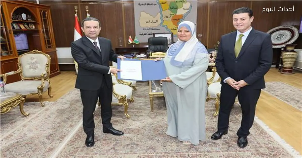 محافظ المنوفية يستمر في تسليم عقود تقنين أراضي الدولة لواضعي اليد