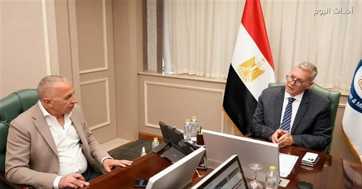 وزير البترول يناقش تسريع مجمع الصناعات الفوسفاتية بالسخنة