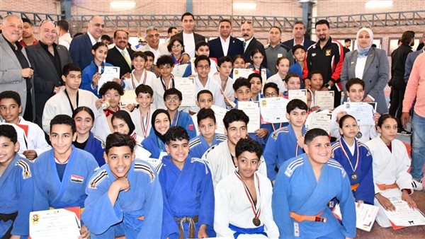 وزير الشباب والرياضة ومحافظ الدقهلية يزوران ستاد المنصورة