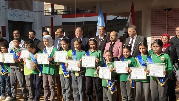 وكيل تعليم أسيوط يكرم حفظة القرآن بمدرسة الجامعة الابتدائية
