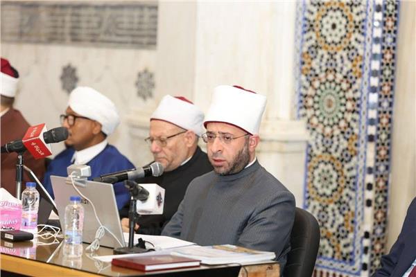 وزير الأوقاف: برّ الوالدين يضمن الأمان والنجاة