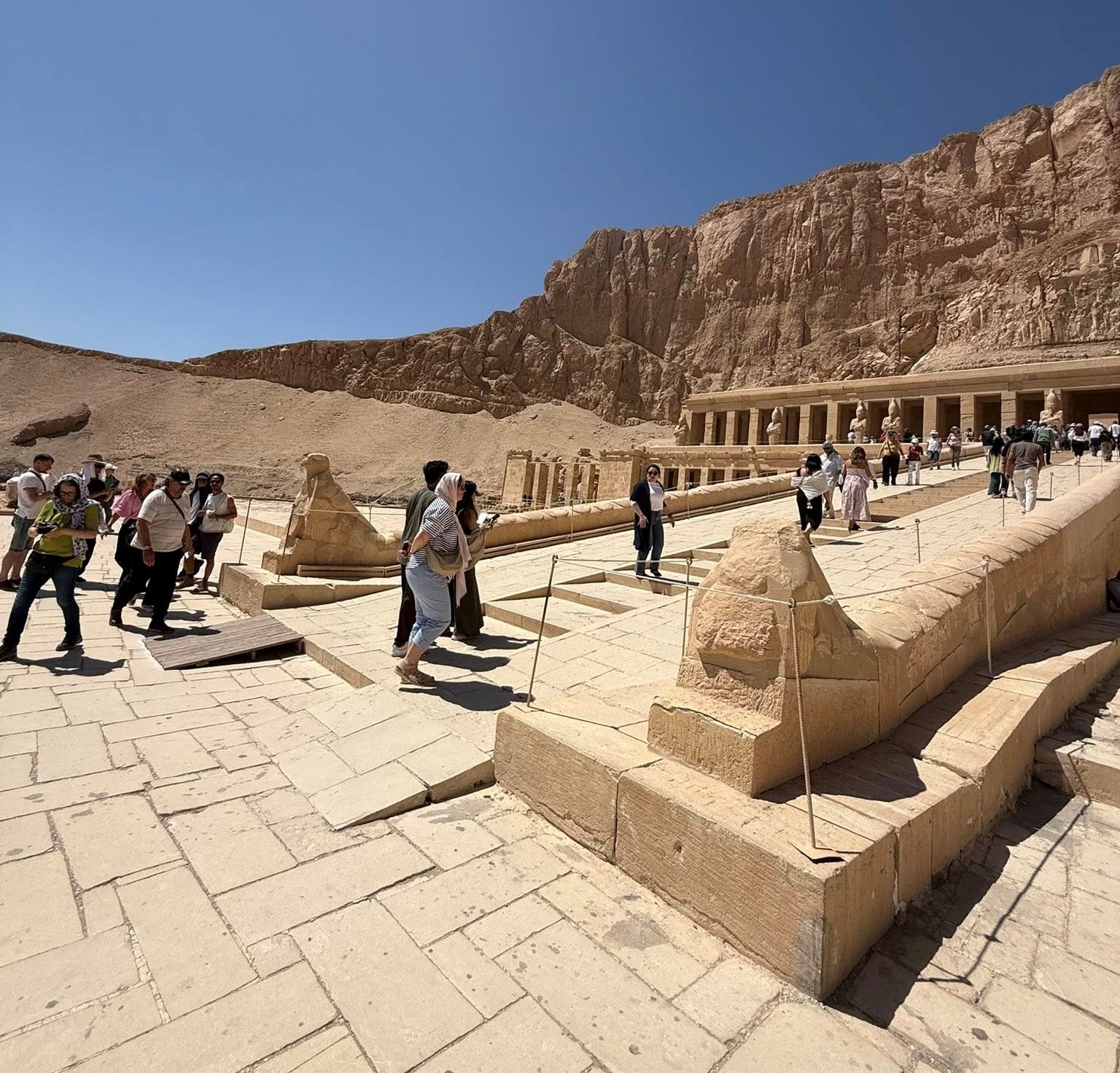 الإقبال السياحى فى معبد الملكة حتشبسوت