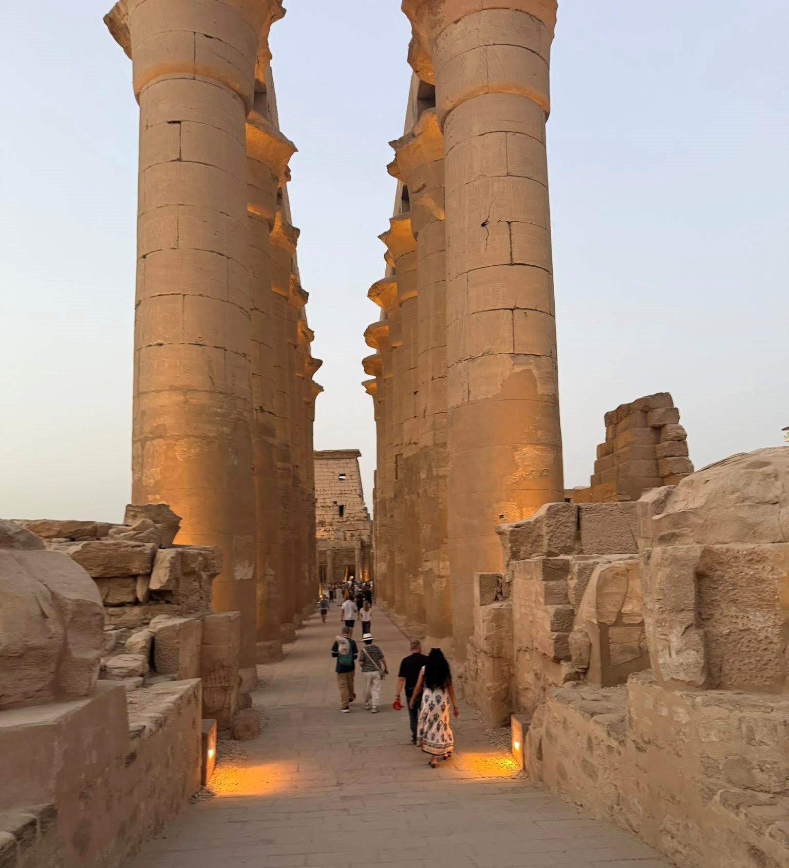 أفواج سياحية فى معبد الأقصر