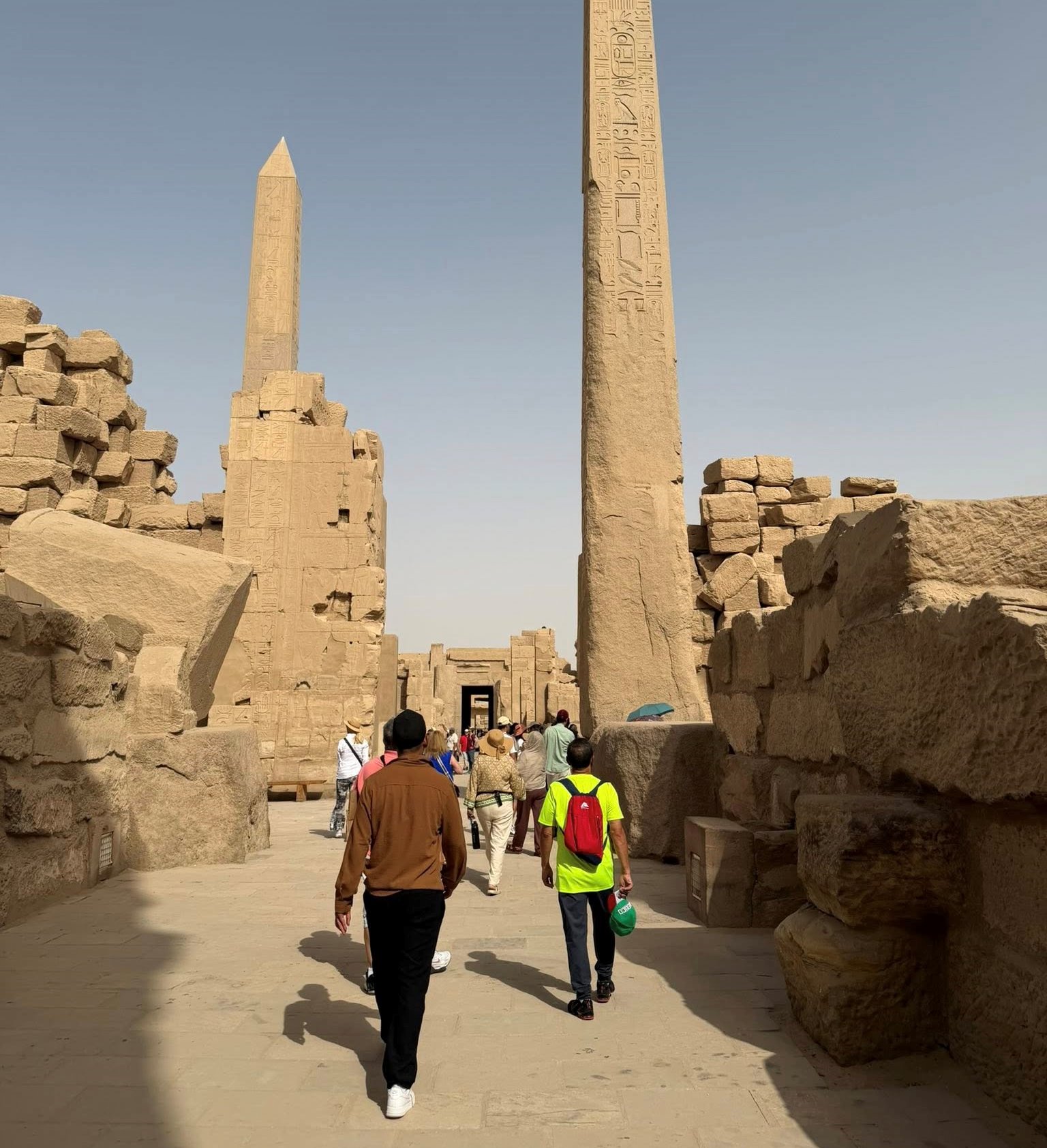 جانب من زيارات الأجانب لمعابد الأقصر
