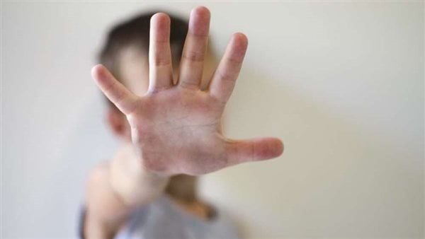 محاكمة أب وفتاة بتهمة تعريض مولود للخطر في مدينة بدر
