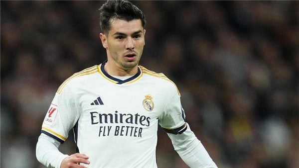 إبراهيم دياز يقترب من مغادرة ريال مدريد ويوفنتوس يتابع تطورات موقف مورينيو