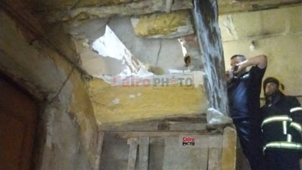 إصابة شخص نتيجة انهيار سلم في عقار بشبرا مصر