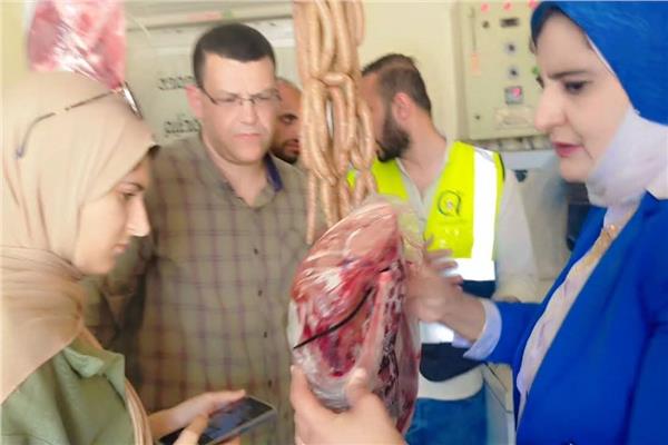 إعدام نصف طن من اللبن غير الصالح وضبط 100 بطاقة تموينية في دمياط