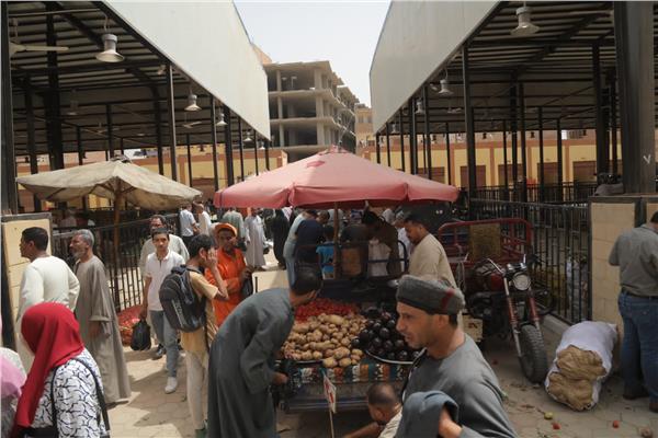إعفاء الباعة في سوق قنا الحضاري من الإيجار لمدة شهرين