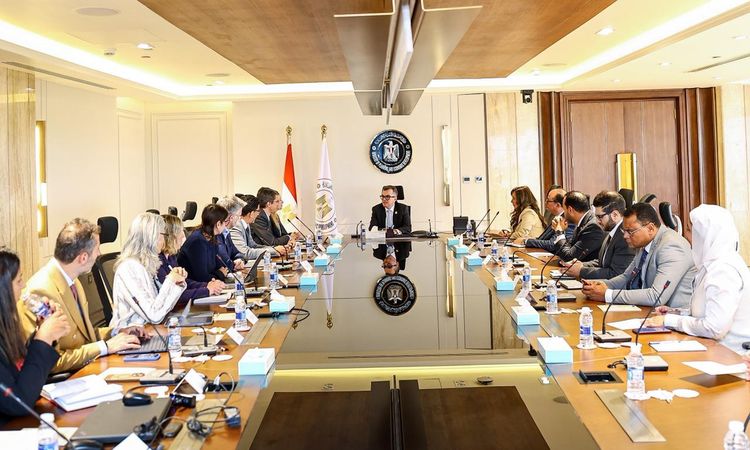اجتماع بين وزير التخطيط والمدير الإقليمي للبنك الدولي لبحث تمويل البنية التحتية
