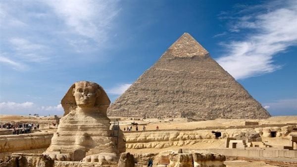 استعدادات لحدث ملاكمة عالمي عند سفح الأهرامات