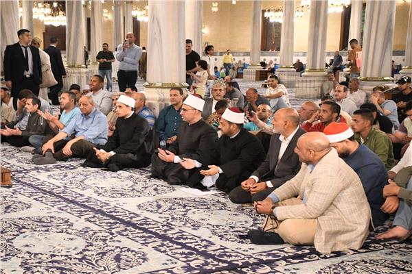 الأوقاف تواصل إحياء ليالي العشر الأوائل من ذي الحجة بمسجد الإمام الحسين