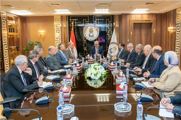 «الإنتاج الحربي» يناقش ترشيد الطاقة وتقليل الانبعاثات الكربونية