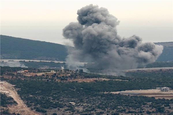 الجيش الإسرائيلي يستهدف مواقع لحزب الله في جنوب لبنان