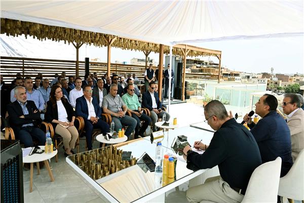 الحكومة تعلن عن تطوير منطقة نزلة السمان بالتعاون مع الأهالي