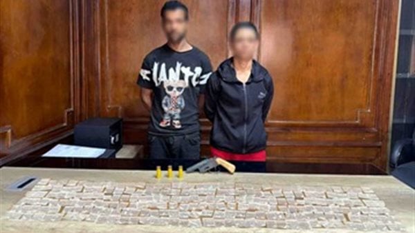 القبض على شخصين بتهمة سرقة سيارة والاتجار بالمخدرات في الجيزة