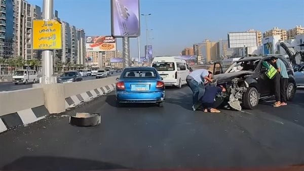 انقلاب سيارة ملاكي على الطريق الدائري في المعادي