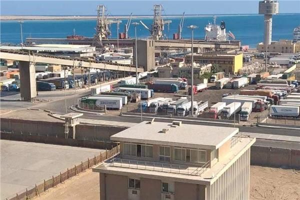 تداول 18 ألف طن و1011 شاحنة بضائع بموانئ البحر الأحمر
