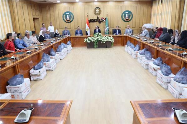 توزيع مساعدات مالية وعينية لـ50 حالة إنسانية في المنوفية