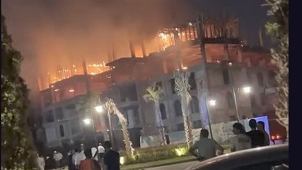 حريق في مبنى تحت الإنشاء بكمبوند درة الشيخ زايد