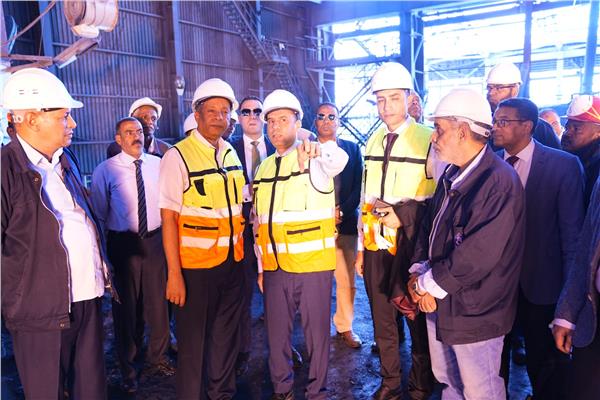 حسن رداد: القيادة السياسية تهتم بمصالح عمال السبائك الحديدية بأسوان