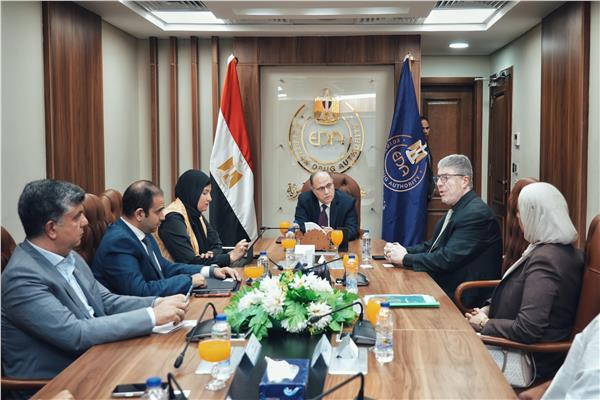 رئيس الدواء المصرية يلتقي وفد مؤسسة الاعتماد الأمريكية لتعزيز التعاون