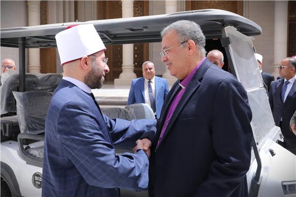 رئيس الطائفة الإنجيلية يهنئ وزير الأوقاف بعيد الأضحى