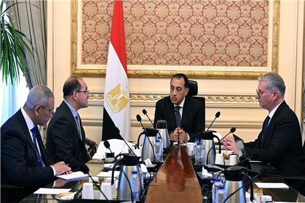 رئيس الوزراء يراقب استعدادات تلبية احتياجات محطات الكهرباء من الوقود