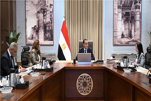 رئيس الوزراء يراقب تنفيذ المشروعات التنموية والخدمية في البحيرة
