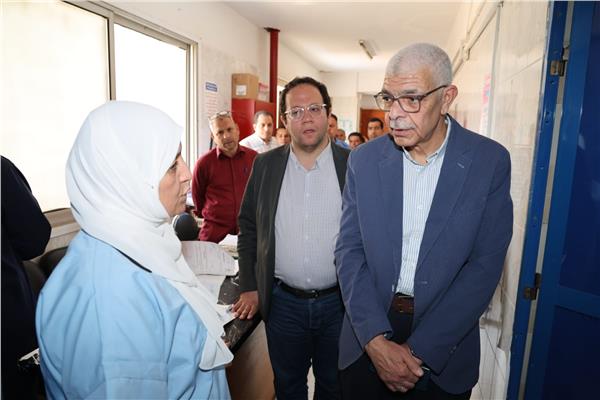 رئيس جامعة المنوفية يزور مستشفى منشأة سلطان الجامعي