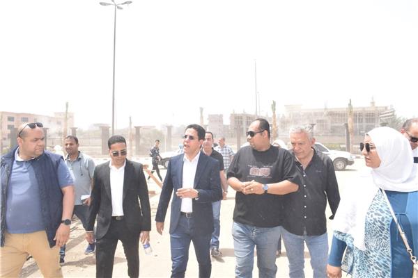 رئيس جامعة بنها يزور كفر سعد لمتابعة الأعمال الإنشائية