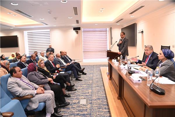 رئيس جامعة دمنهور يقدم الموازنة الجديدة أمام لجنة التعليم في البرلمان