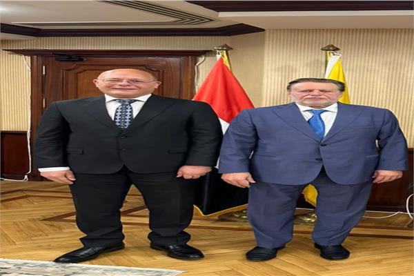 رئيس جامعة سوهاج يناقش مع محافظ البنك المركزي تجهيزات المستشفى