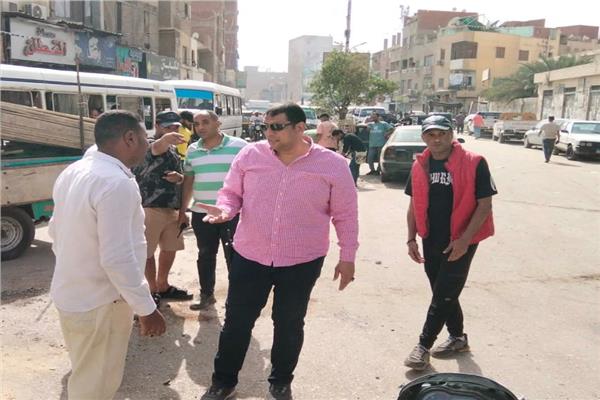 رئيس مدينة أوسيم يطلق حملة لإزالة التعديات على الأراضي الزراعية بالكوم الأحمر