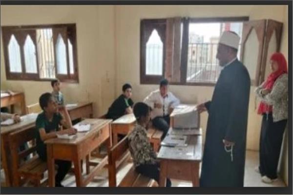رئيس منطقة الإسماعيلية الأزهرية يزور لجان الامتحانات