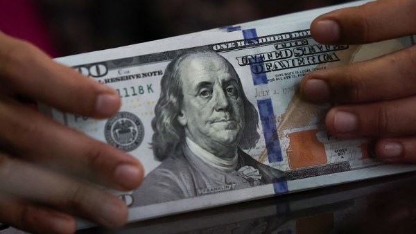 استقرار الدولار الأمريكي بعد لهجة متشددة من بنك الاحتياطي الفيدرالي